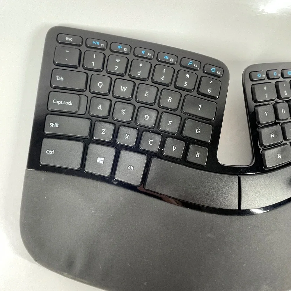 NO KEY Microsoft Sculpt Ergonomic Keyboard 1559 Black Wireless Split Keypad